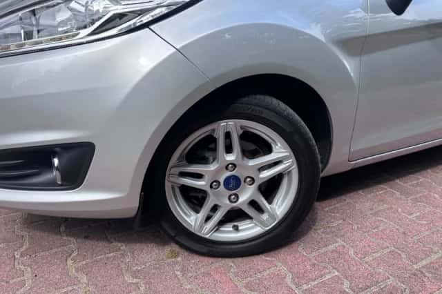 Ford Fiesta (2015) thumbnail 5