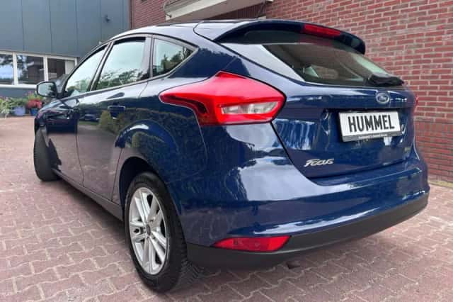 Ford Focus (2015) thumbnail 2
