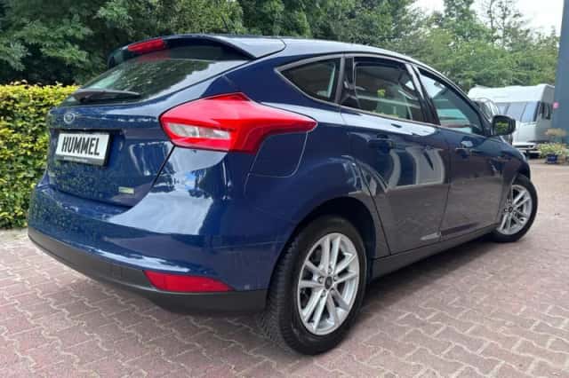 Ford Focus (2015) thumbnail 3