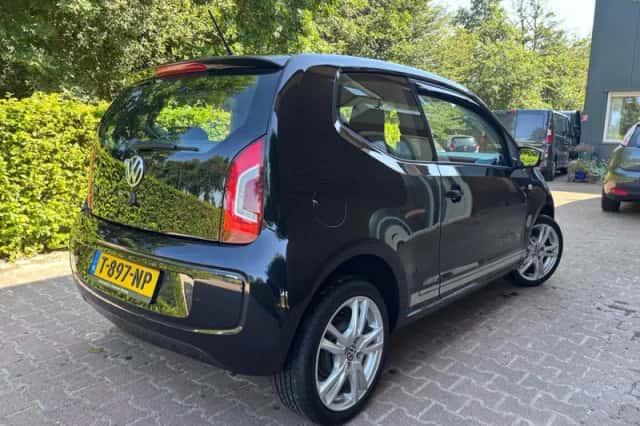 Volkswagen Up (2016) thumbnail 3