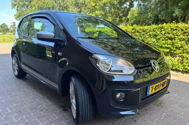 Volkswagen Up (2016) thumbnail 4