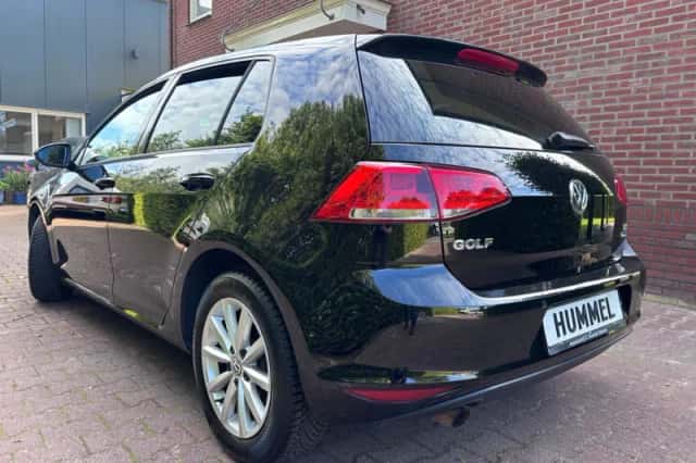 Volkswagen Golf (2015) thumbnail 2