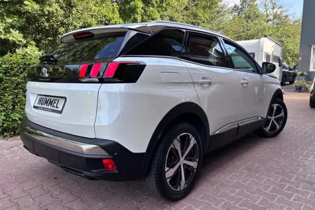Peugeot 3008 (2017) thumbnail 3