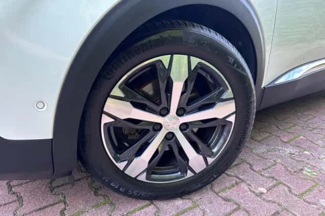 Peugeot 3008 (2017) thumbnail 5