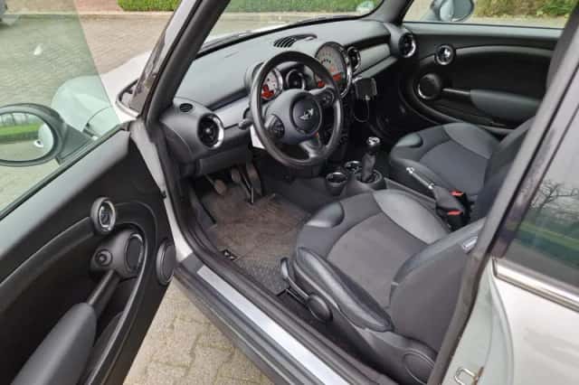 MINI Clubman (2011) thumbnail 4