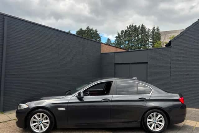 BMW 5-Serie (2010) thumbnail 2