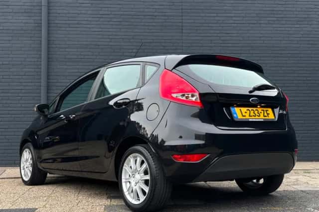 Ford Fiesta (2011) thumbnail 3