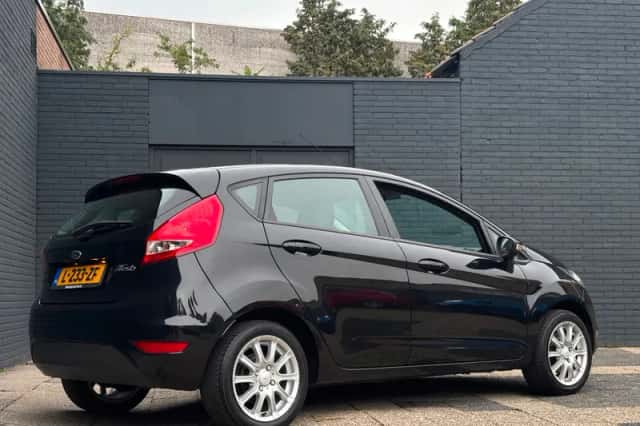 Ford Fiesta (2011) thumbnail 6