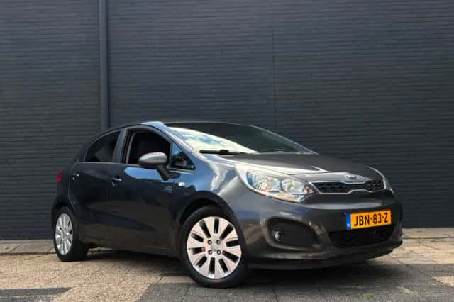 Kia Rio (2013) thumbnail 4