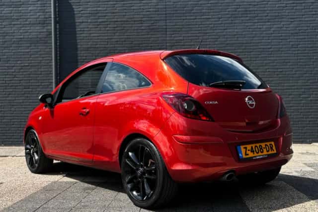 Opel Corsa (2012) thumbnail 3