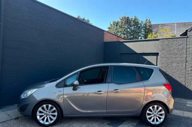 Opel Meriva (2011) thumbnail 2