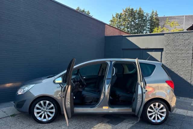 Opel Meriva (2011) thumbnail 3