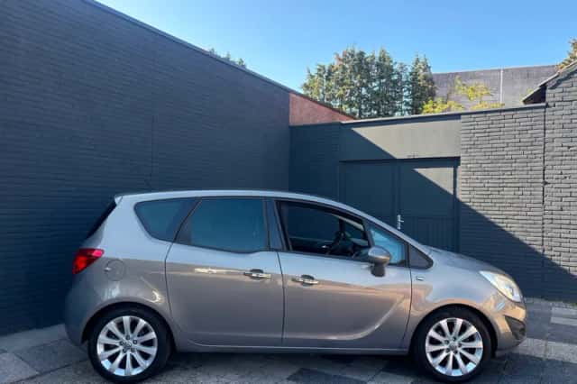 Opel Meriva (2011) thumbnail 6