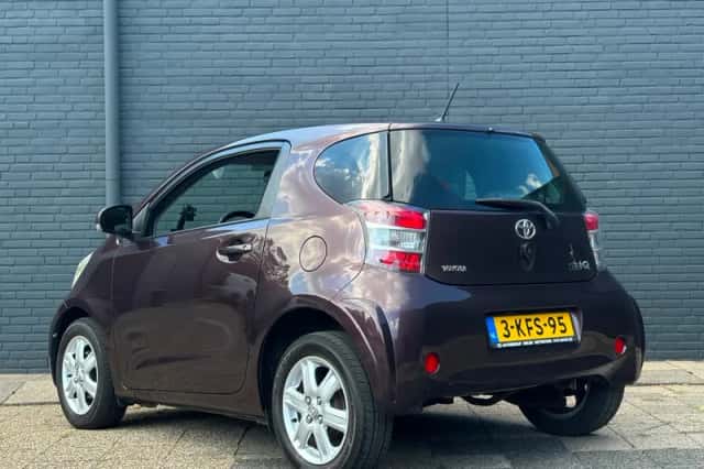 Toyota IQ (2009) thumbnail 3