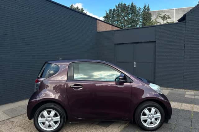 Toyota IQ (2009) thumbnail 5
