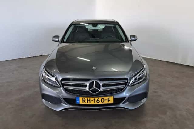 Mercedes-Benz C-Klasse (2017) thumbnail 2