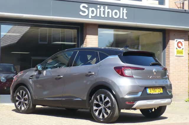 Renault Captur (2024) thumbnail 3
