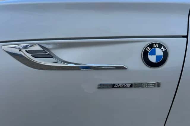 BMW Z4 (2012) thumbnail 3