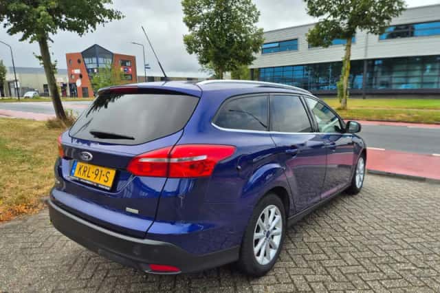 Ford Focus (2015) thumbnail 2