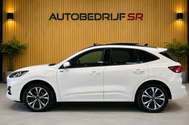 Ford Kuga (2021) thumbnail 4