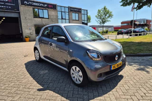 Smart Forfour (2015) thumbnail 1