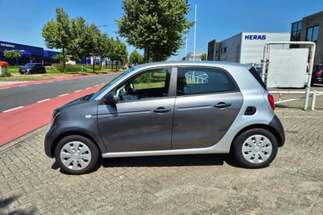 Smart Forfour (2015) thumbnail 2