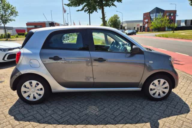 Smart Forfour (2015) thumbnail 4