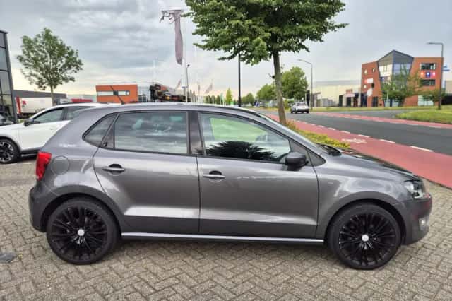 Volkswagen Polo (2010) thumbnail 2