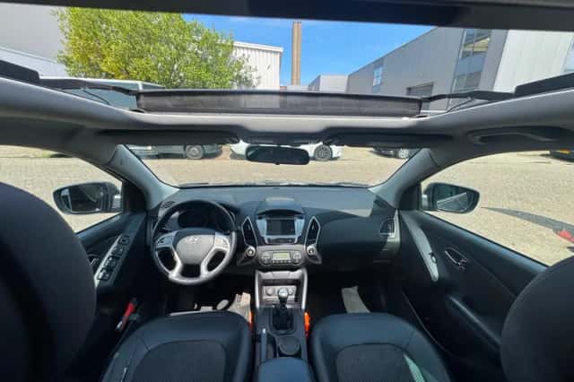 Hyundai ix35 (2012) thumbnail 3