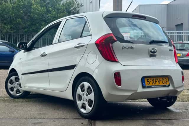 Kia Picanto (2014) thumbnail 2