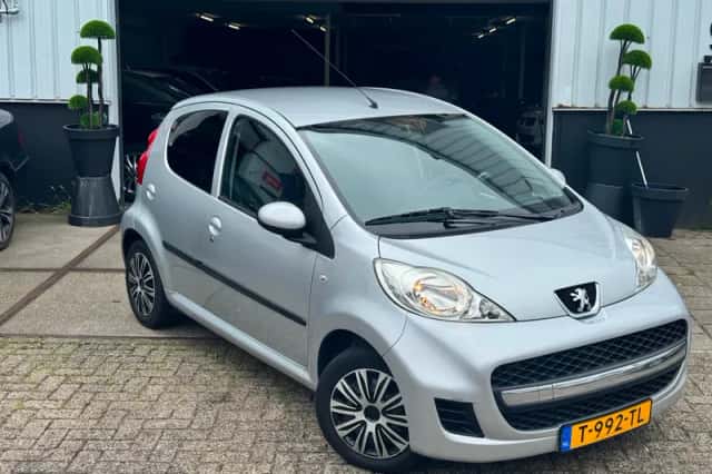 Peugeot 107 (2011) thumbnail 4