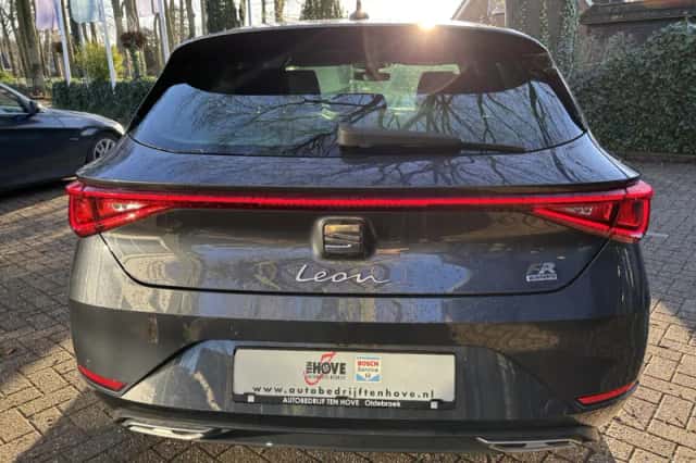 SEAT Leon (2021) thumbnail 5
