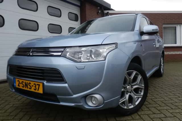 Mitsubishi Outlander (2013) thumbnail 1
