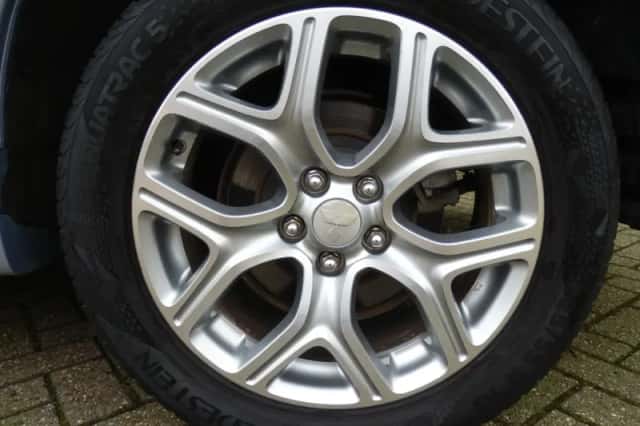 Mitsubishi Outlander (2013) thumbnail 6
