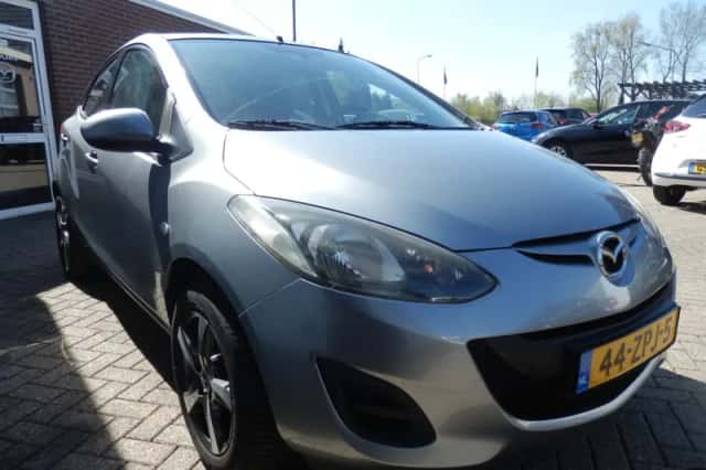 Mazda 2 (2013) thumbnail 4