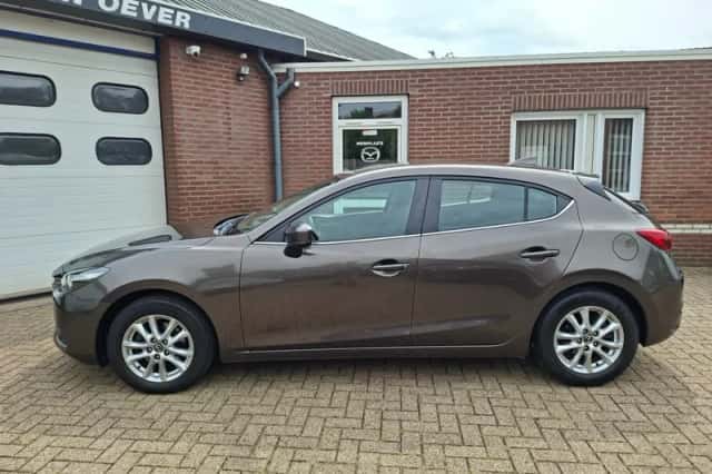 Mazda 3 (2017) thumbnail 2