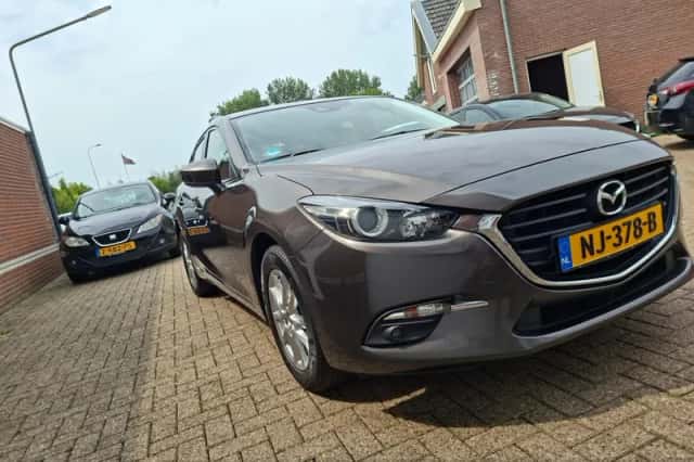 Mazda 3 (2017) thumbnail 4