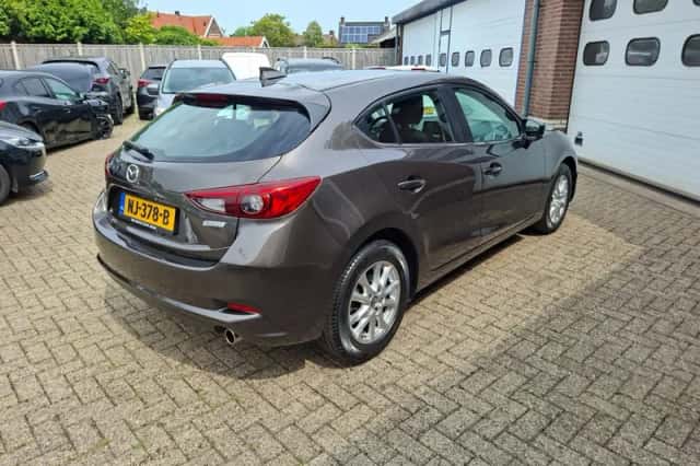 Mazda 3 (2017) thumbnail 5