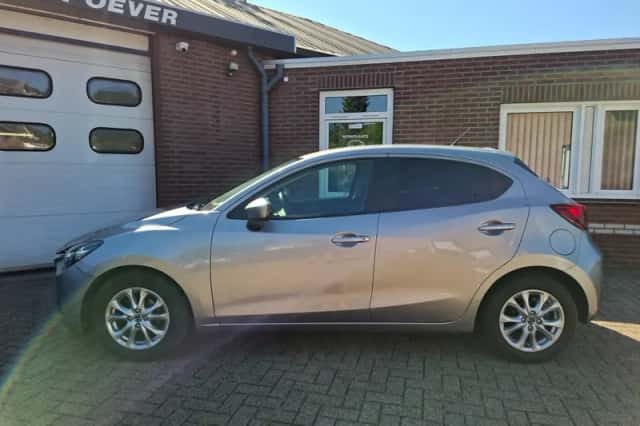Mazda 2 (2016) thumbnail 2