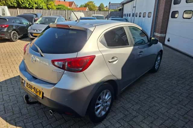 Mazda 2 (2016) thumbnail 5