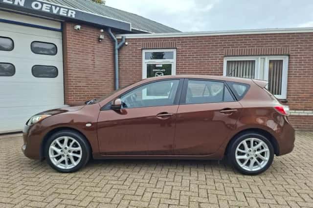 Mazda 3 (2011) thumbnail 2