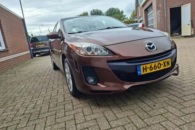 Mazda 3 (2011) thumbnail 4