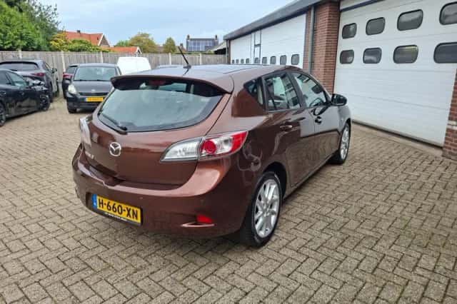 Mazda 3 (2011) thumbnail 5