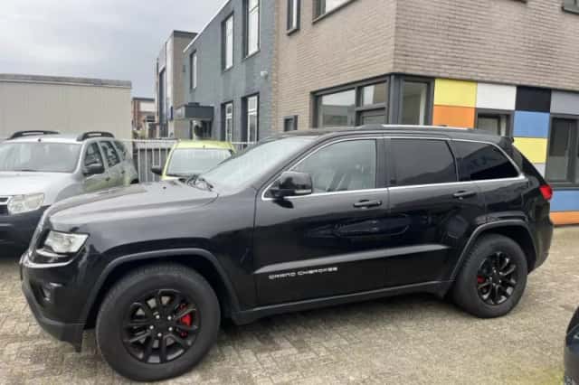 Jeep Grand Cherokee (2015) thumbnail 2