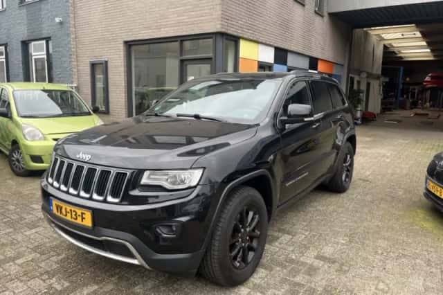 Jeep Grand Cherokee (2015) thumbnail 3
