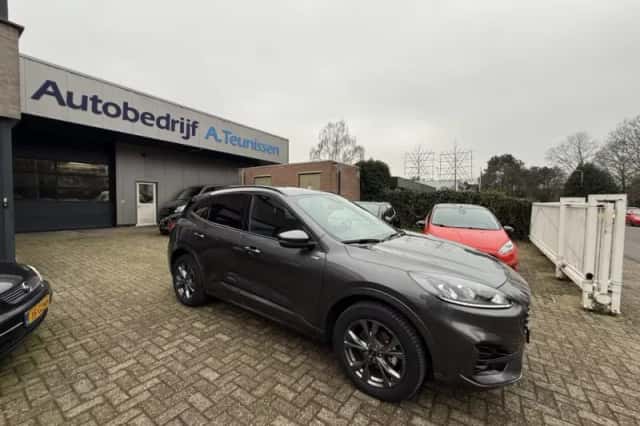 Ford Kuga (2023) thumbnail 1
