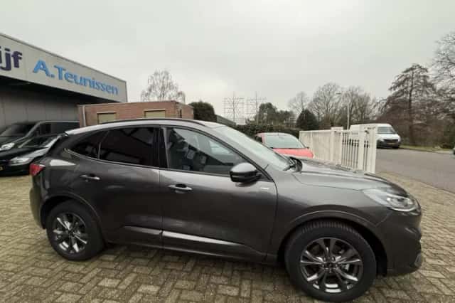 Ford Kuga (2023) thumbnail 3