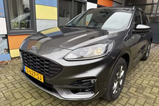 Ford Kuga (2023) thumbnail 4