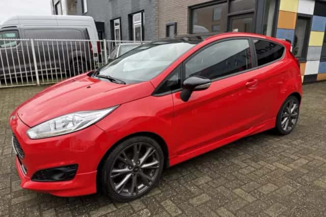 Ford Fiesta (2016) thumbnail 3