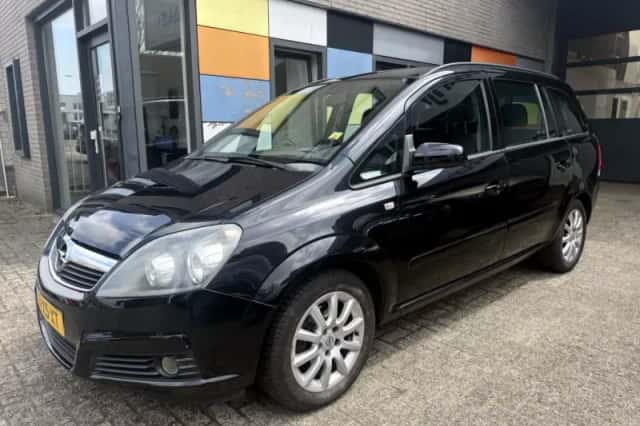 Opel Zafira (2007) thumbnail 2